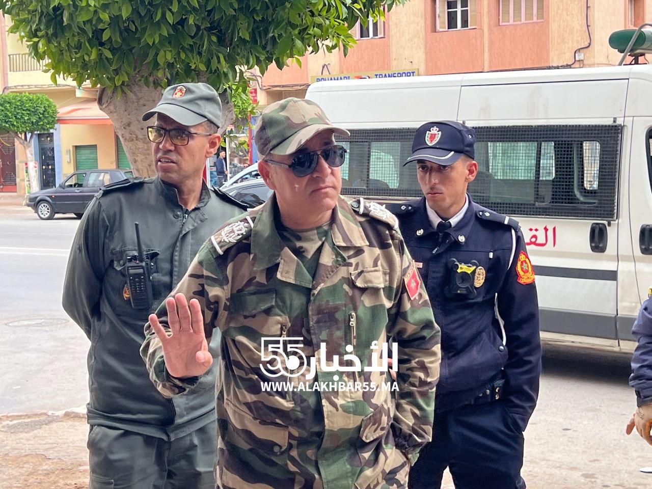 حملة تحرير الملك العام بالعروي تتواصل وسط تعزيزات أمنية مشددة