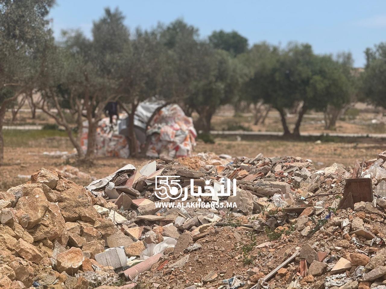 مشروع حديقة مدخل العروي يتحول إلى مرتع للمتشردين ومطرح عشوائي للنفايات