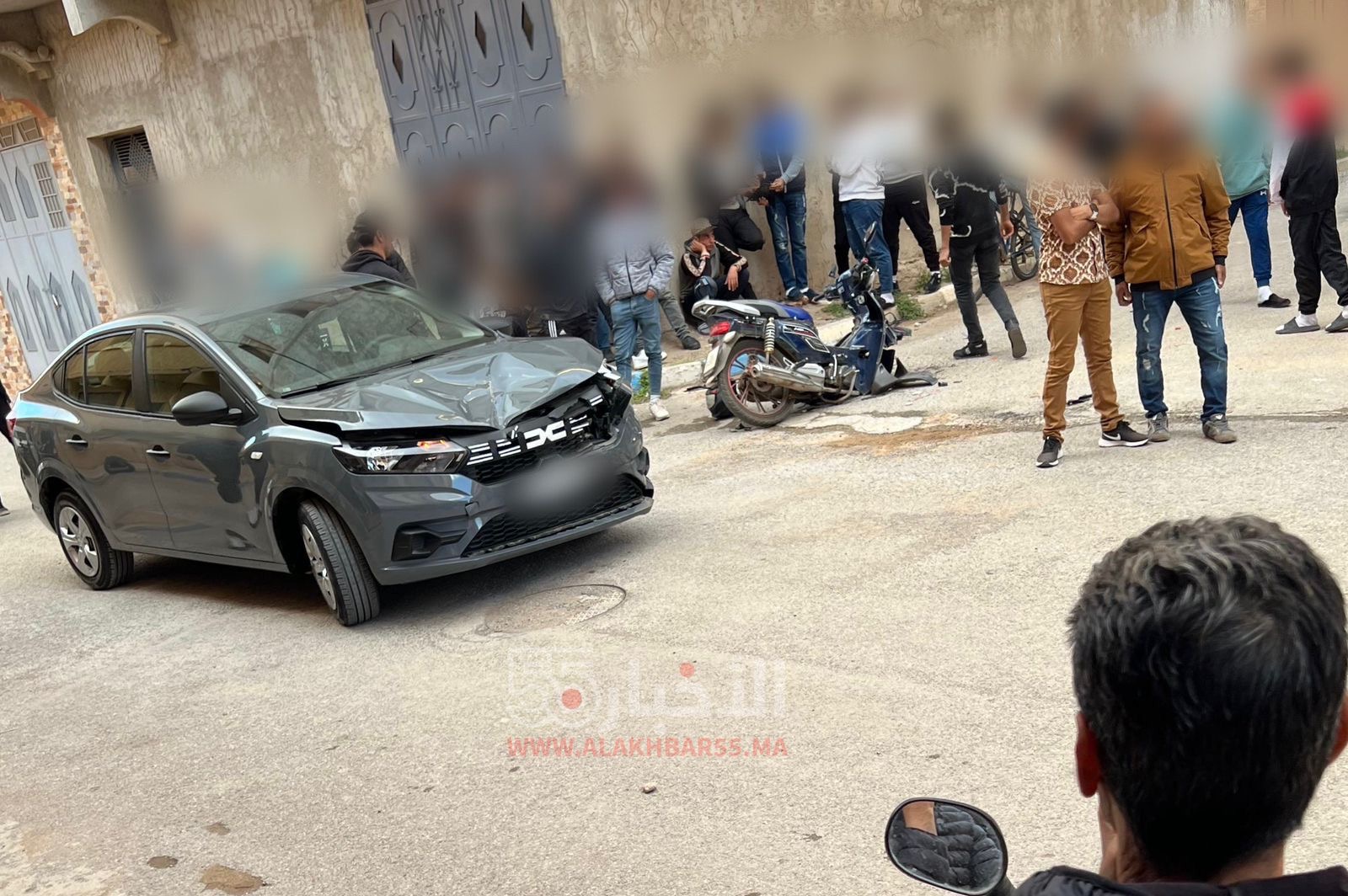 حادثة سير بحي المسيرة بالعروي تتسبب في خسائر مادية دون إصابات 1 حادثة سير بحي المسيرة