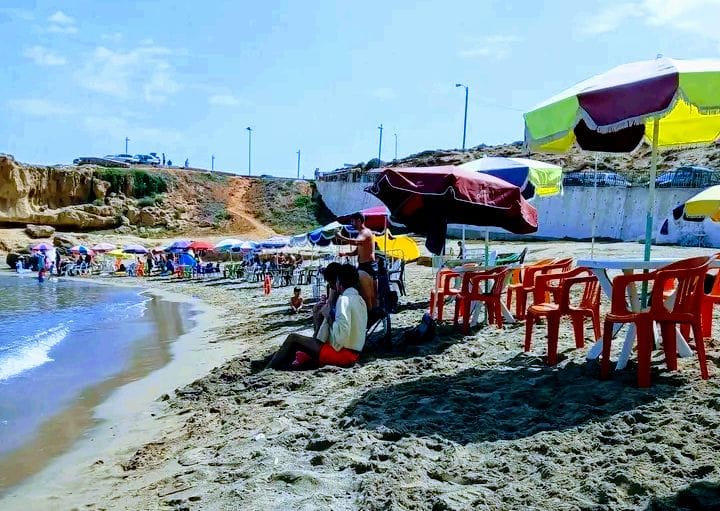 غياب المرافق الصحية يؤرق زوار شواطئ الحسيمة: أرمود وإزضي تحت المجهر