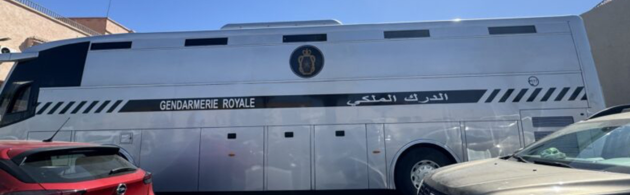دورية نقل السجناء : صفارات الإنذار والسرعة تزرع الهلع بشارع الحسن الثاني بالعروي… ومطالب بتغيير المسار عبر الطرق المدارية