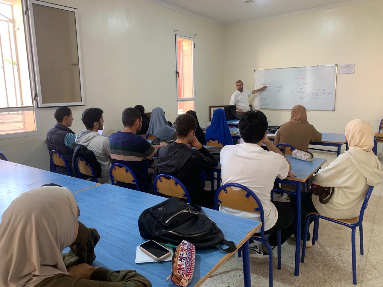 جمعية واد وزاج تختتم حملة الدعم التربوي المجاني لفائدة 2400 تلميذ بالعروي وبني وكيل وتزطوطين