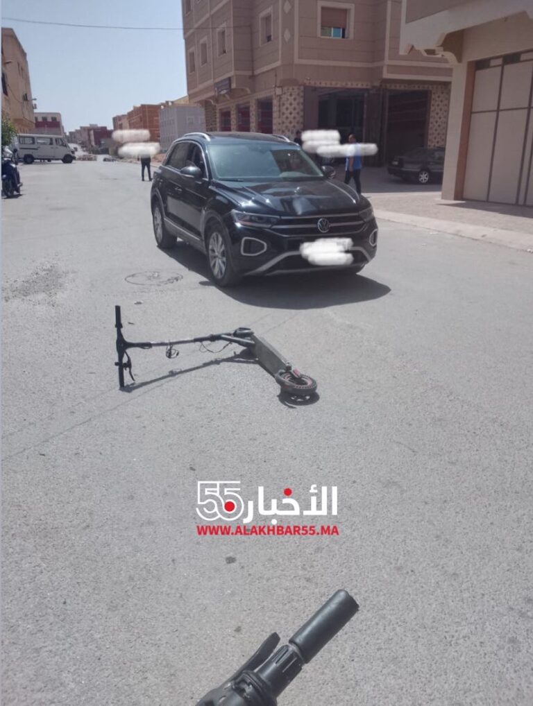 حادثة سير بالعروي: سيارة تصطدم بدراجة كهربائية وتنقل سائقها إلى المستشفى