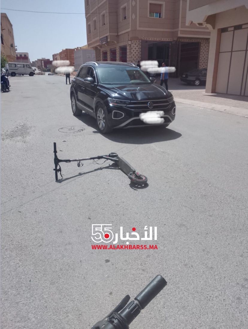 حادثة سير بالعروي: سيارة تصطدم بدراجة كهربائية وتنقل سائقها إلى المستشفى