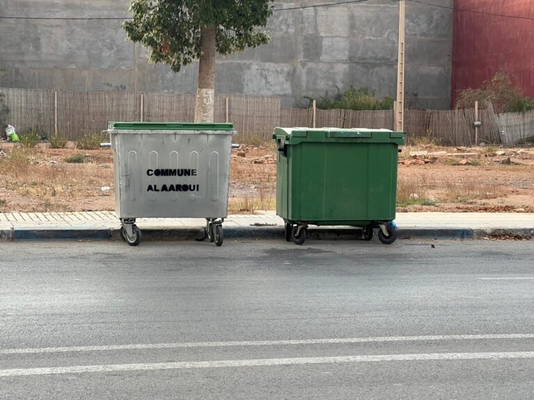 العروي مساء أول أيام عيد الأضحى.. مدينة نظيفة، شوارع هادئة وساحات تعجّ بالأسر والأطفال