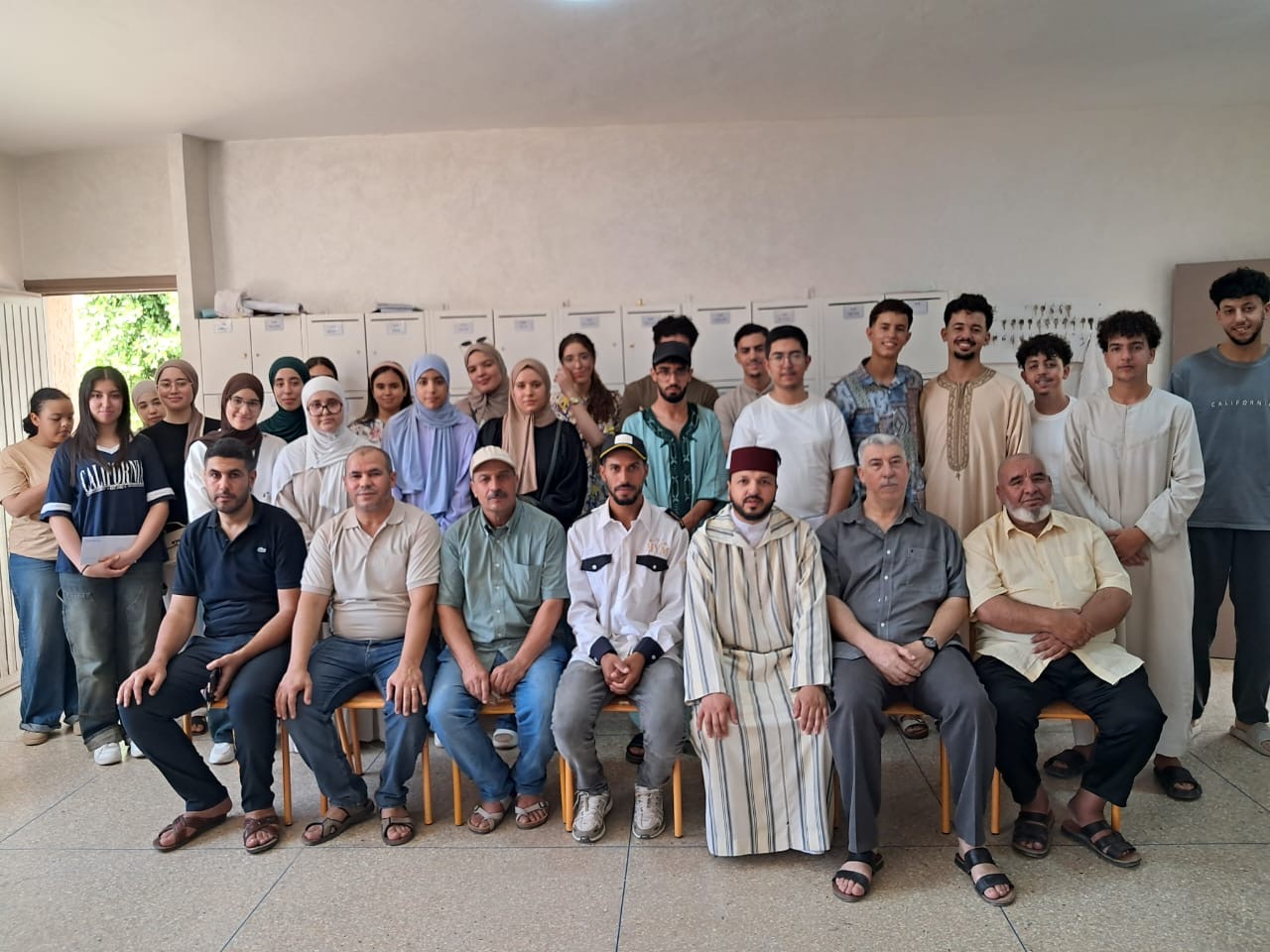 جمعية آباء وأمهات التلاميذ بثانوية ابن الهيثم بالعروي تحتفي بـ22 تلميذا متفوقا تم قبولهم لاجتياز مباريات المدارس العليا