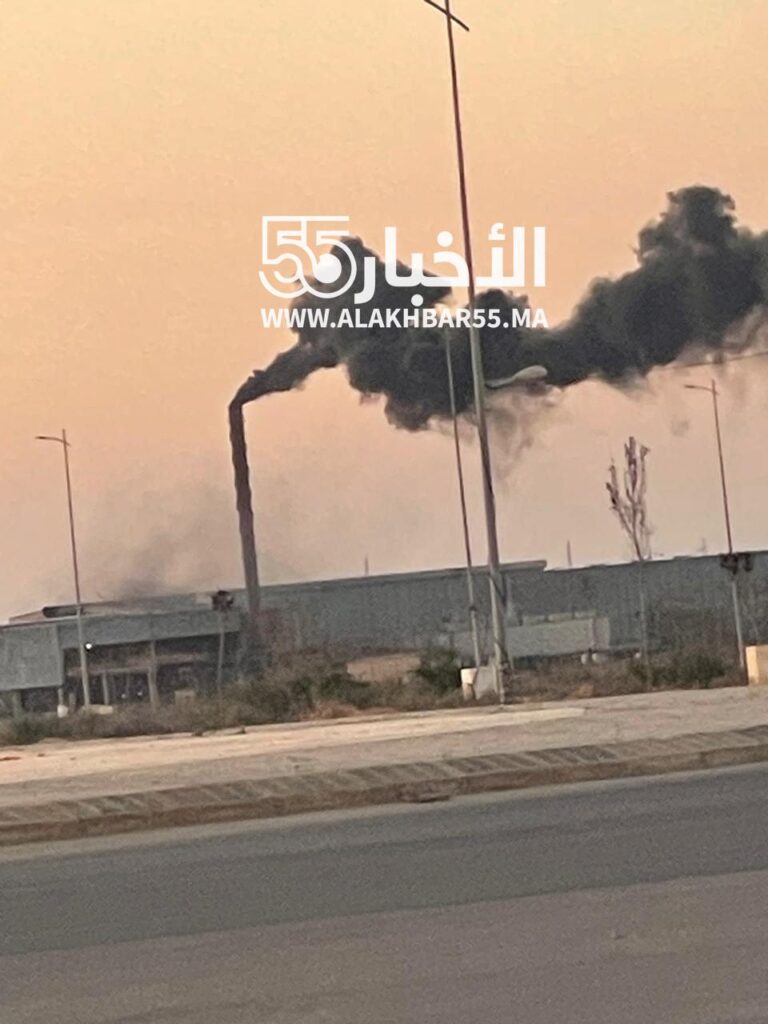فيديو : دخان أسود كثيف منبعث من معمل “صوناصيد” يثير قلق سكان العروي ويطرح تساؤلات بيئية