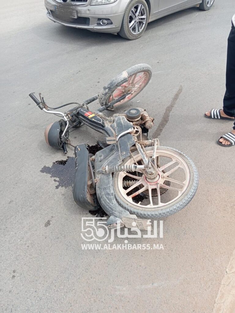 حادث سير يعرّي واقع التدخلات الاستعجالية بالعروي.. إصابة سائق دراجة نارية وتأخر في وصول سيارات الإسعاف 4 حادث سير يعرّي واقع التدخلات الاستعجالية بالعروي.. إصابة سائق دراجة نارية وتأخر في وصول سيارات الإسعاف