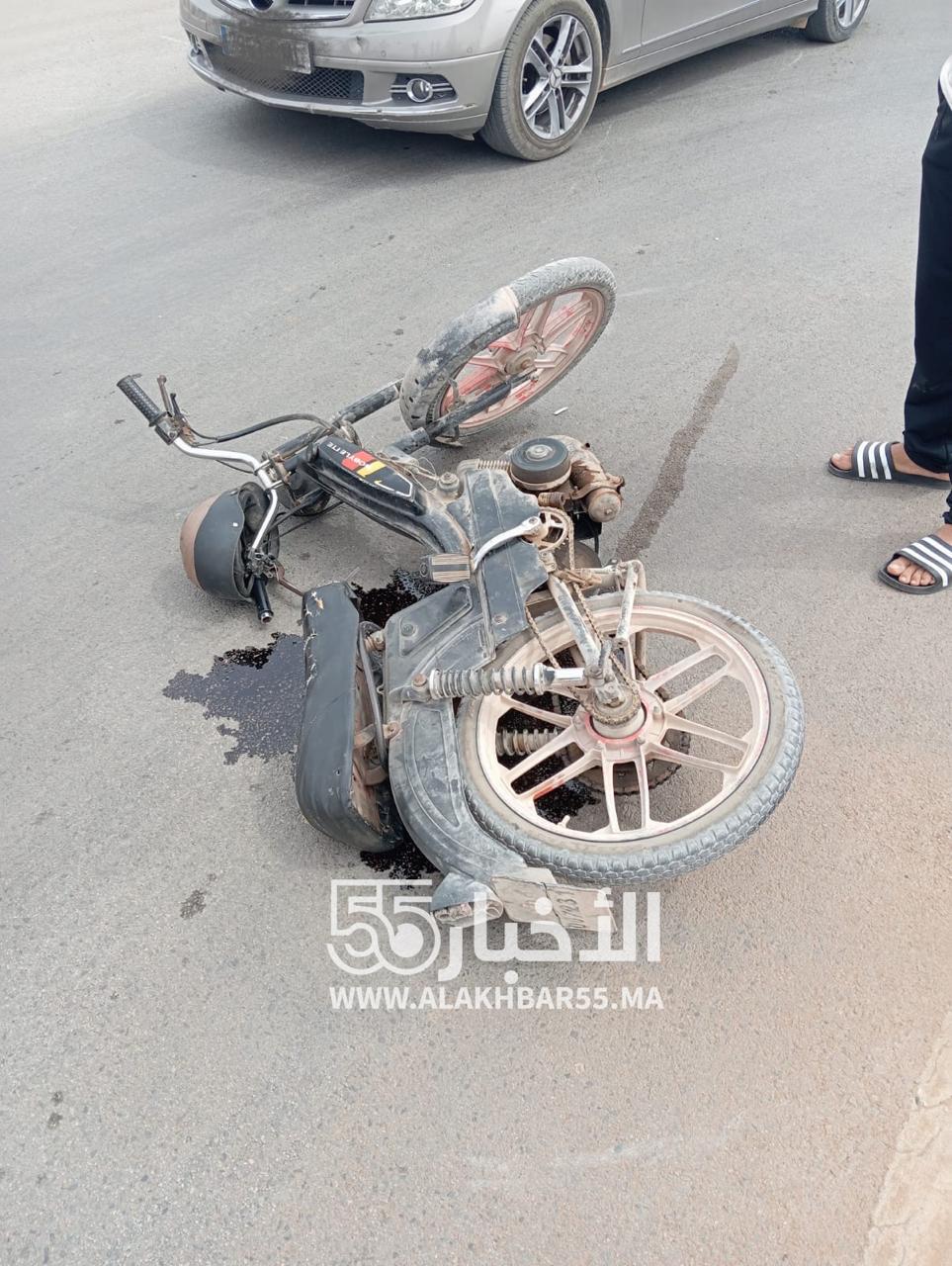 حادث سير يعرّي واقع التدخلات الاستعجالية بالعروي.. إصابة سائق دراجة نارية وتأخر في وصول سيارات الإسعاف