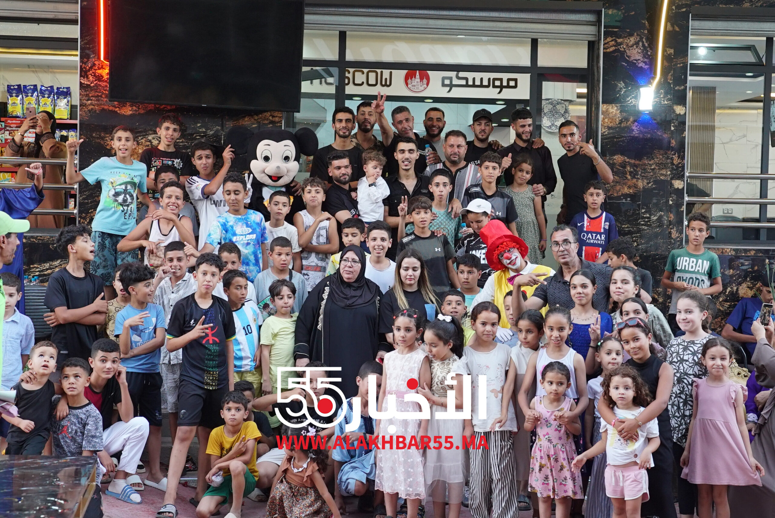 افتتاح مطعم وسوبر ماركت “موسكو” بالعروي.. الحاجة سعاد تُبدع من جديد وتمنح المدينة لمسة من التميز والخدمة الراقية 1 افتتاح مطعم وسوبر ماركت “موسكو” بالعروي.. الحاجة سعاد تُبدع من جديد وتمنح المدينة لمسة من التميز والخدمة الراقية