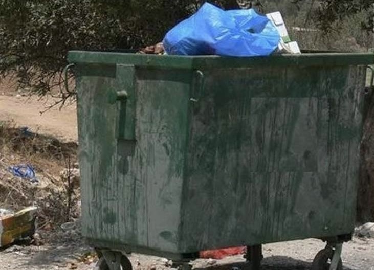 روائح كريهة تُزعج ساكنة الحي الاداري بالعروي بسبب مخلفات الدجاج