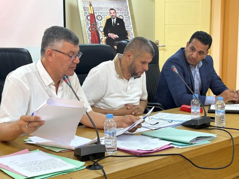 مجلس جماعة سلوان يعقد دورة استثنائية ويصادق بالإجماع على جميع النقاط المدرجة 7 مجلس جماعة سلوان يعقد دورة استثنائية ويصادق بالإجماع على جميع النقاط المدرجة
