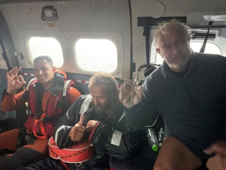 مروحية مغربية تنقذ فرنسيين من الغرق بسواحل أكادير 4 مروحية مغربية تنقذ فرنسيين من الغرق بسواحل أكادير