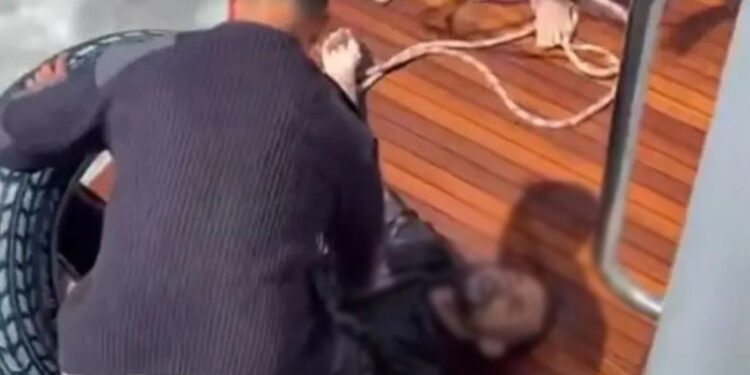 بعوّامة وزعانف.. شاب مغربي يحاول الوصول سباحة إلى إسبانيا وينجو بأعجوبة