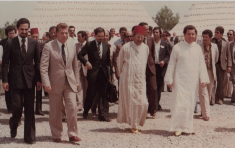 تحل اليوم ذكرى معركة أنوال أول احتفال انطلق من مدينة العروي سنة 1979 .. حين خاف الوزراء وراهن بنعلي على الملك وحضر الاحتفال وزراء وامناء احزاب
