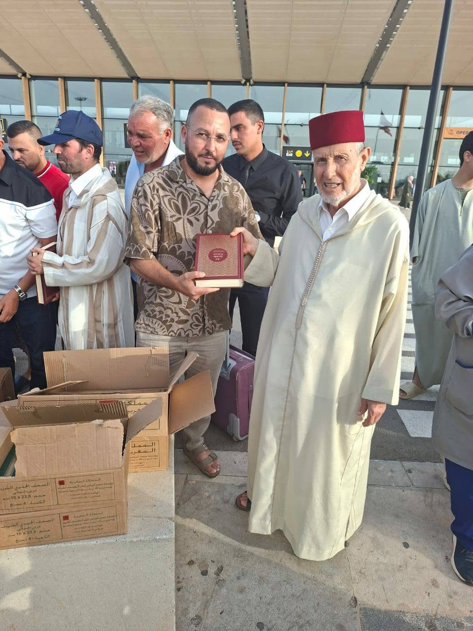 في أجواء روحانية ووطنية.. مطار العروي يحتضن أمسية استقبال لمغاربة العالم وتوزيع المصحف الشريف تخليدًا لعيد العرش