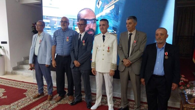 بمناسبة عيد العرش.. عامل إقليم الناظور يوشّح شخصيات بأوسمة ملكية سامية