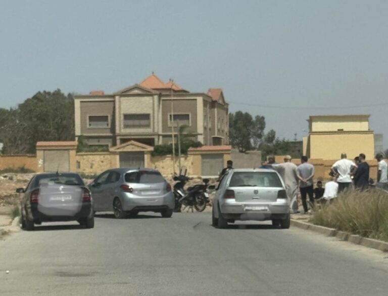 حوادث متكررة قرب المركب الاجتماعي بالعروي تُقلق الساكنة ومطالب بتدخل عاجل لتنظيم المرور 7 حوادث متكررة قرب المركب الاجتماعي بالعروي تُقلق الساكنة ومطالب بتدخل عاجل لتنظيم المرور
