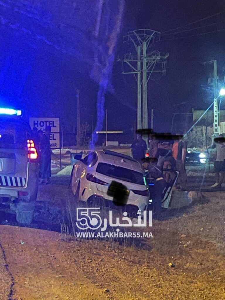 الان: انحراف سيارة وسقوطها في مجرى مائي بمدخل العروي قرب فندق باريس دكار