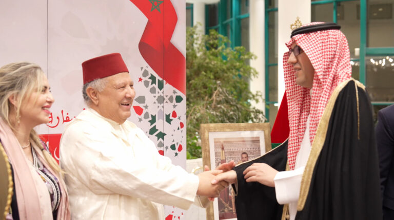 بمقر السفارة في الرياض.. ابن العروي السفير المنصوري وحرمه يحتفلان بعيد العرش بحضور أمراء ودبلوماسيين