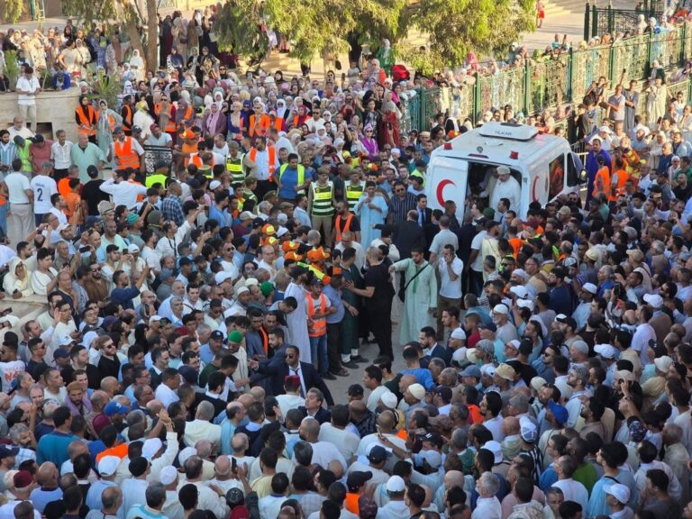 مداغ تودع شيخ الطريقة القادرية البودشيشية سيدي جمال الدين القادري بودشيش في جنازة مهيبة