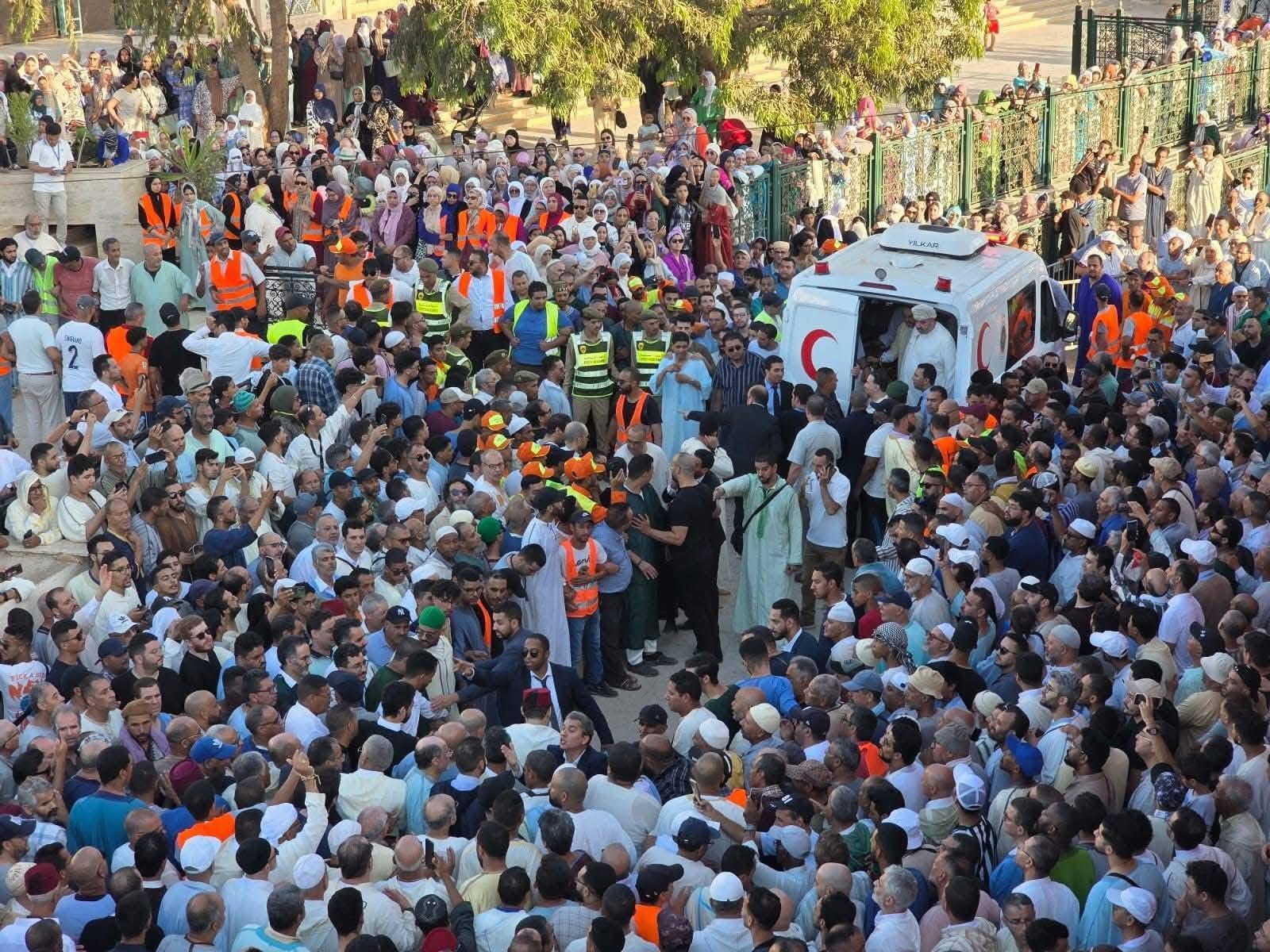 مداغ تودع شيخ الطريقة القادرية البودشيشية سيدي جمال الدين القادري بودشيش في جنازة مهيبة