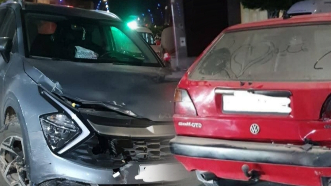 العروي.. غفوة سائق تتسبب في حادث سير وخسائر مادية دون إصابات