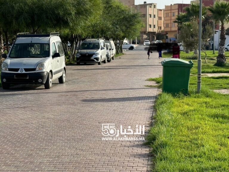 سيارات وسط الحديقة الإيكولوجية بالعروي تثير استياء المواطنين خلال انطلاق المعرض الجهوي 6 سيارات وسط الحديقة الإيكولوجية بالعروي تثير استياء المواطنين خلال انطلاق المعرض الجهوي