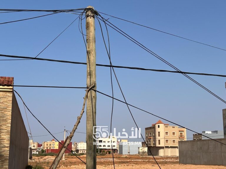 انقطاع مفاجئ لشبكة الويفي بسوق بني وكيل ضواحي العروي وسط سقوط أسلاك الهاتف ومطالب بتدخل عاجل 7 انقطاع مفاجئ لشبكة الويفي بسوق بني وكيل ضواحي العروي وسط سقوط أسلاك الهاتف ومطالب بتدخل عاجل