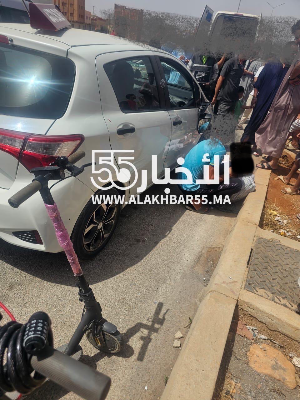 إصابة سيدة في حادث سير بين دراجة كهربائية وسيارة بمدخل الطريق المداري الشمالي بالعروي