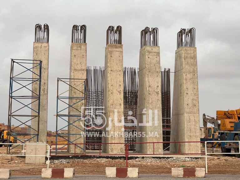 أشغال متسارعة لربط الميناء غرب المتوسط بخط السكك الحديدية: خط السكة يمر وسط مدينة العروي ومحطة كبرى في الطريق