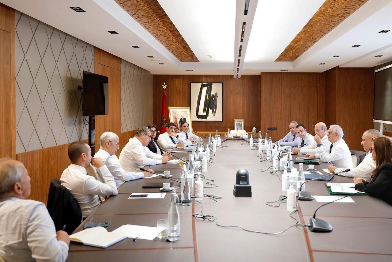 الأغلبية الحكومية تؤكد انخراطها في الإصلاحات وتفتح باب الحوار مع الشباب