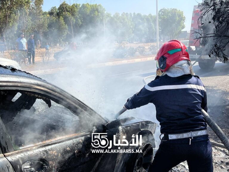 حريق مفاجئ بسيارة عند مدخل العروي يستنفر المواطنين والسلطات الأمنية