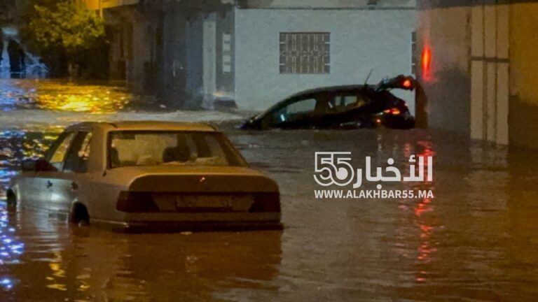 ليلة بيضاء بالعروي.. سيول جارفة تغمر أحياء المدينة واستنفار السلطات إلى غاية الفجر
