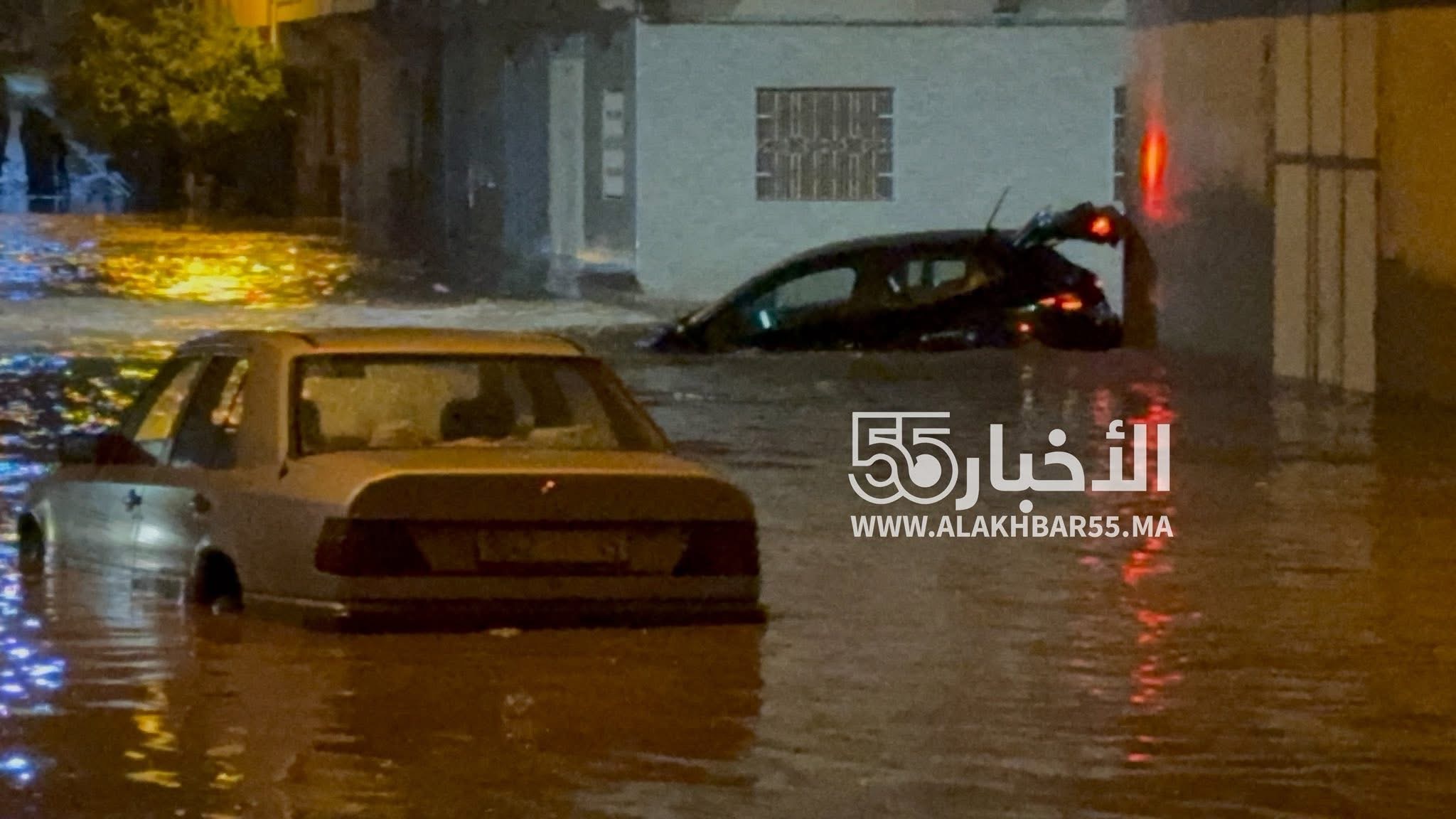 ليلة بيضاء بالعروي.. سيول جارفة تغمر أحياء المدينة واستنفار السلطات إلى غاية الفجر