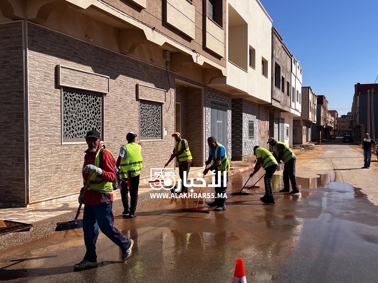 استمرار حملات النظافة بمدينة العروي للأسبوع الثاني بعد الفيضانات الأخيرة 1 استمرار حملات النظافة بمدينة العروي للأسبوع الثاني بعد الفيضانات الأخيرة