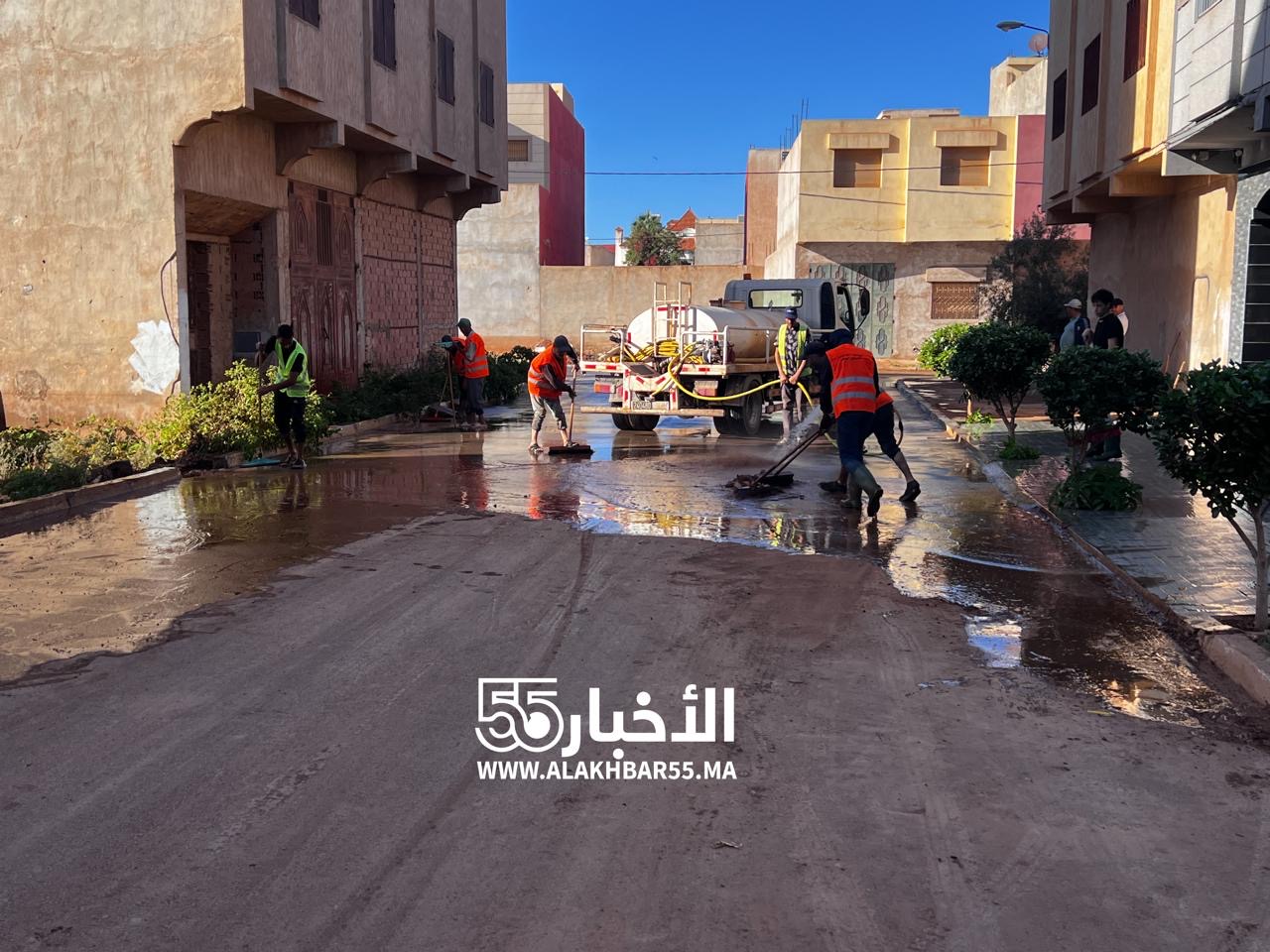 استمرار جهود السلطات في تنظيف شوارع العروي من مخلفات الفيضانات