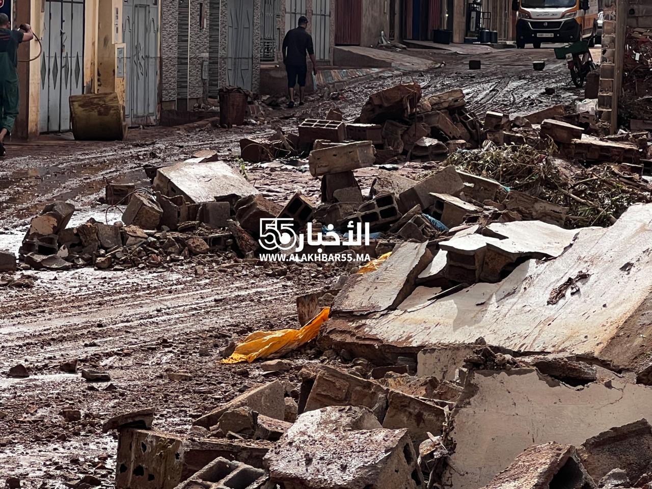 العروي تستفيق على ليلة بيضاء من الفيضانات.. مشاهد صادمة وحي حادوش الأكثر تضرراً 1 العروي تستفيق على ليلة بيضاء من الفيضانات.. مشاهد صادمة وحي حادوش الأكثر تضرراً