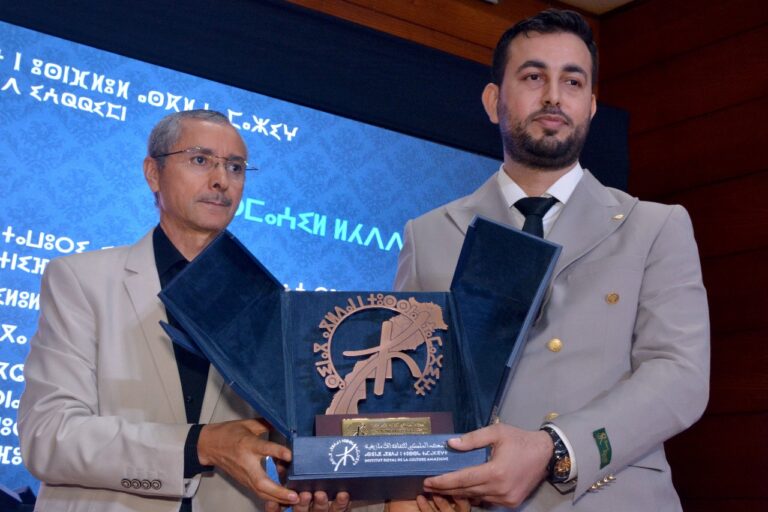 ابن العروي إسماعيل حدوشي يتوج بالجائزة الوطنية للإبداع الأمازيغي: مجدٌ جديد للحرف الأمازيغي 4 ابن العروي إسماعيل حدوشي يتوج بالجائزة الوطنية للإبداع الأمازيغي: مجدٌ جديد للحرف الأمازيغي