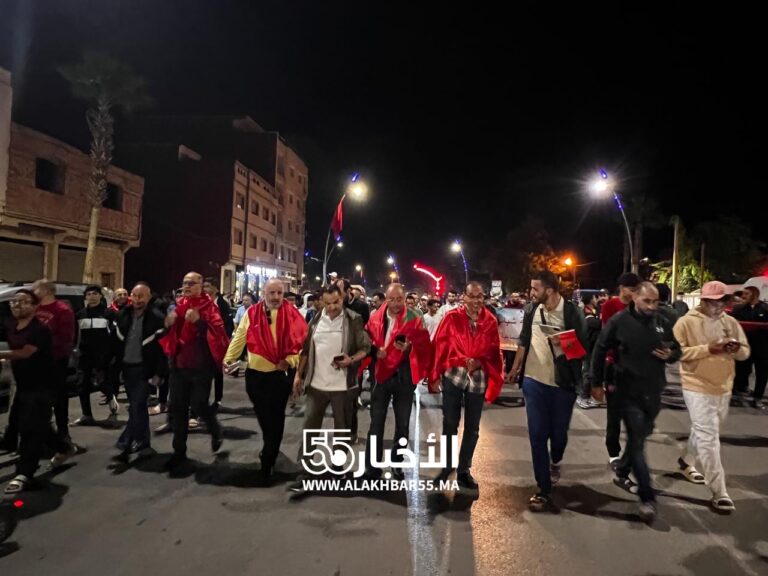 أزيد من 1200 شخص و300 سيارة يصنعون ملحمة وطنية بالعروي احتفالًا بقرار الحكم الذاتي تحت السيادة المغربية