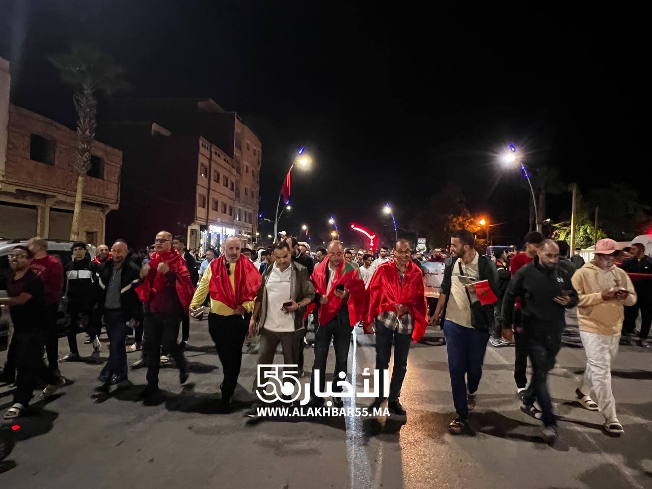 أزيد من 1200 شخص و300 سيارة يصنعون ملحمة وطنية بالعروي احتفالًا بقرار الحكم الذاتي تحت السيادة المغربية