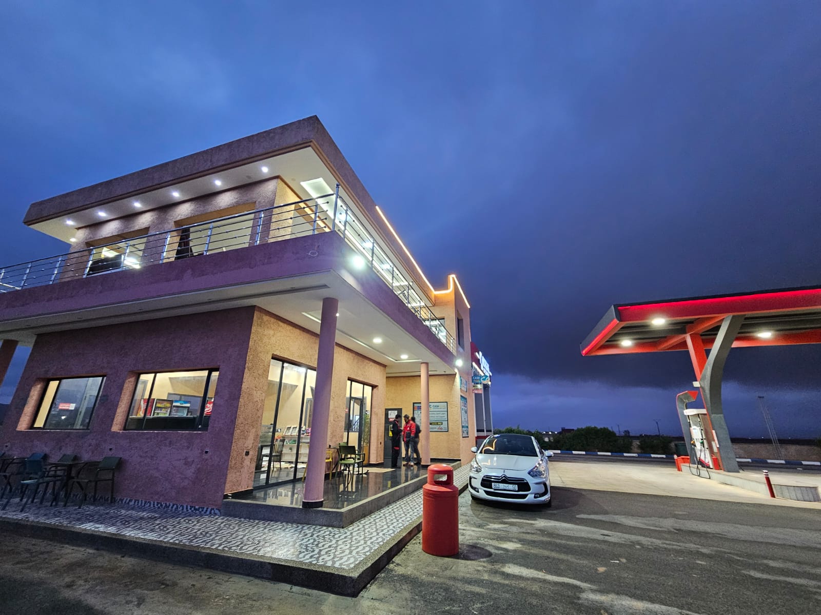 افسو: افتتاح فضاء “Café Afsou” بمحطة PETROSTAR AFSOU… تجربة عصرية تجمع الخدمة والراحة في مكان واحد 1 افسو: افتتاح فضاء “Café Afsou” بمحطة PETROSTAR AFSOU… تجربة عصرية تجمع الخدمة والراحة في مكان واحد