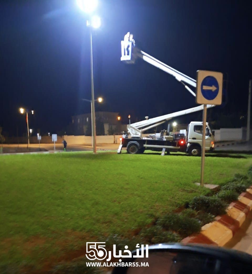 العروي تُسرّع إصلاح الإنارة العمومية وتجدد مصابيح LED على المحاور الكبرى للمدينة والمدارات