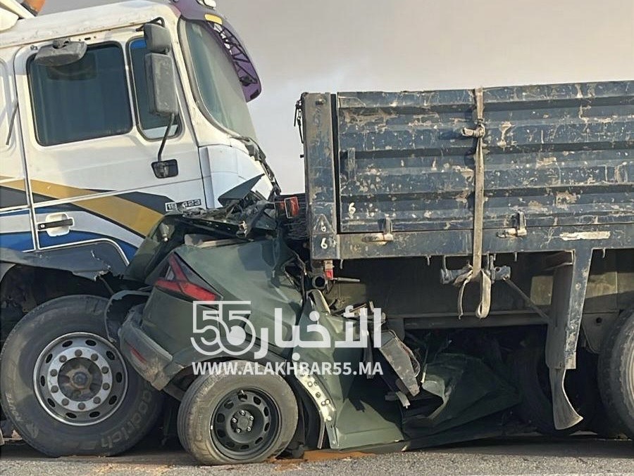 انباء عن مصرع شخصين في حادث اصطدام جماعي خطير بين أفسو وصاكة بسبب الرياح الرملية