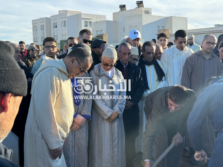 بني بويحيي تودّع أحد اعيانها: جنازة مهيبة للراحل المختار بوعمارة بالعروي