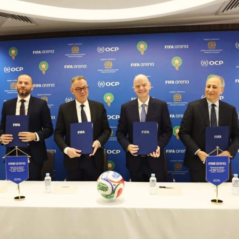 الفيفا يوقّع اتفاقية مع المغرب لبناء 30 ملعبًا مصغرًا “فيفا ارينا” لتعزيز كرة القدم القاعدية