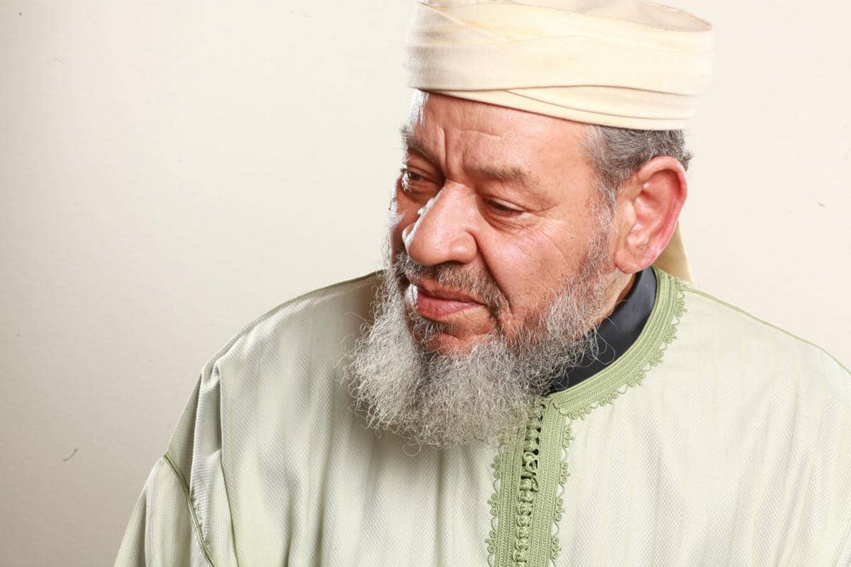 بعد صراع مع المرض.. الفنان المغربي المعتزل عبد الهادي بلخياط ينتقل إلى جوار ربه