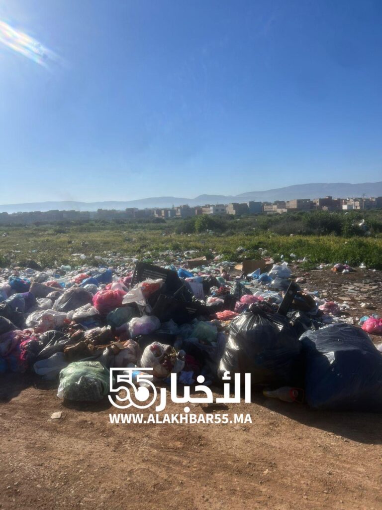 نفايات عشوائية تشوه حي السلام بالعروي قرب الخزان المائي وتستدعي تدخلاً عاجلاً