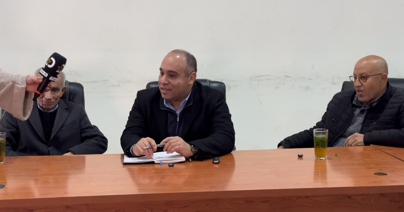 لقاء مسؤول بالعروي يطوي صفحة التوتر بين الجماعة والشغيلة الصحية ويؤكد على منطق الحوار والمؤسسات 1 لقاء مسؤول بالعروي يطوي صفحة التوتر بين الجماعة والشغيلة الصحية ويؤكد على منطق الحوار والمؤسسات