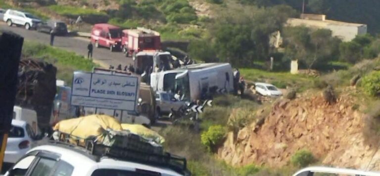وفاة أربعة عناصر أمن وإصابة 26 آخرين في حادث سير مأساوي أثناء توجههم لتأمين مباراة بأكادير